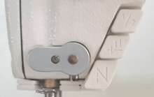 Încarcă imaginea în vizualizatorul Galerie, Masina electronica cu 1 ac de cusut liniar H93S-7C-5/AK